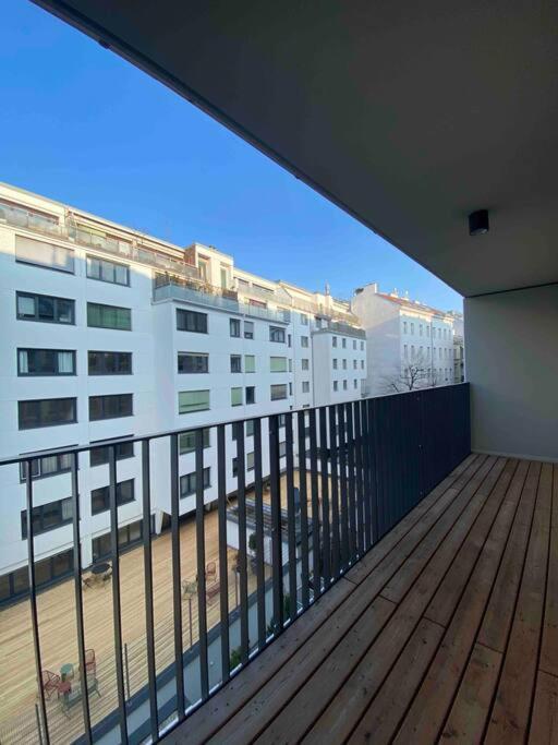 Modern Apartment Near Stadtpark Bécs Kültér fotó