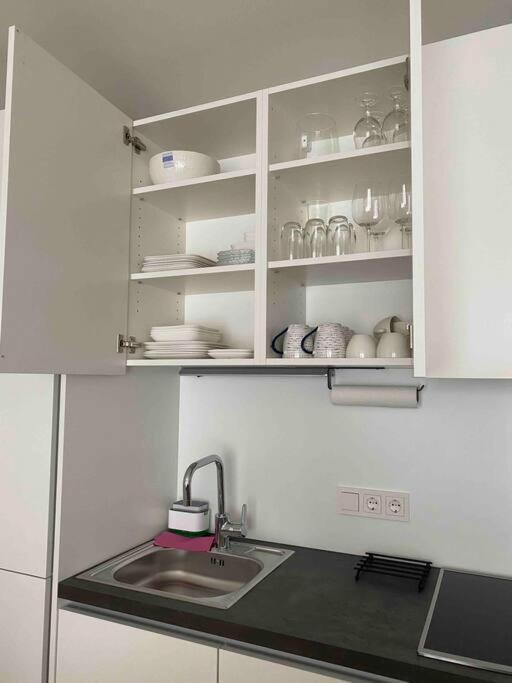 Modern Apartment Near Stadtpark Bécs Kültér fotó
