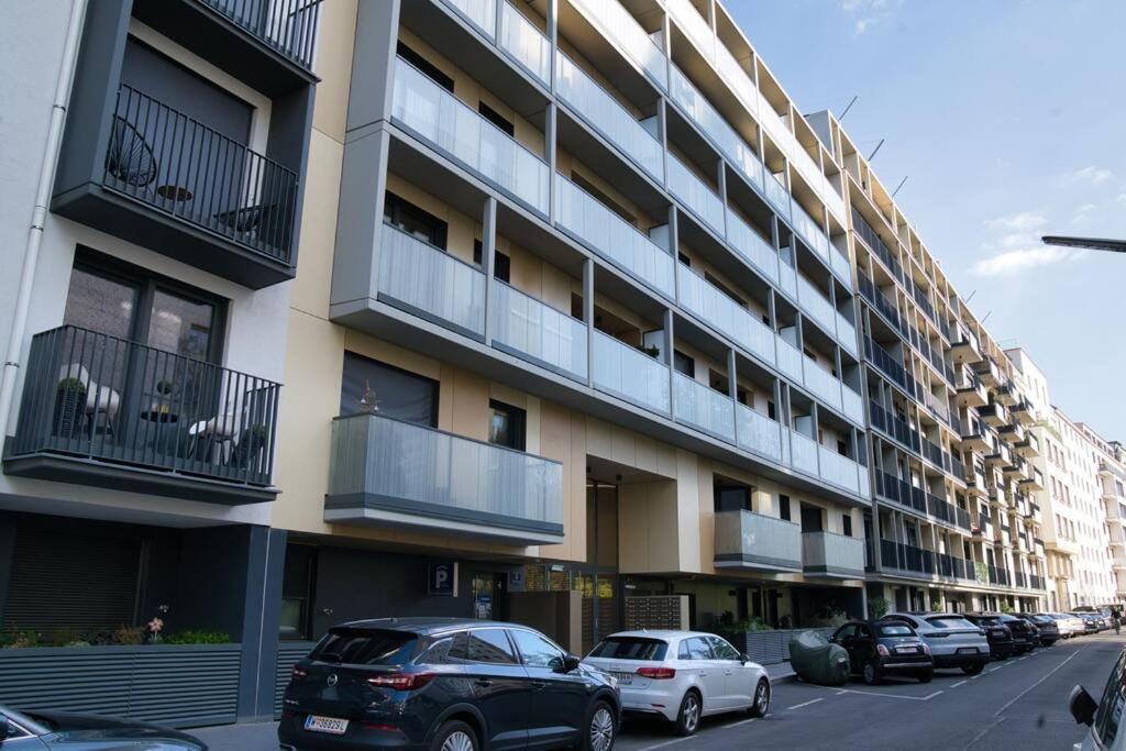Modern Apartment Near Stadtpark Bécs Kültér fotó